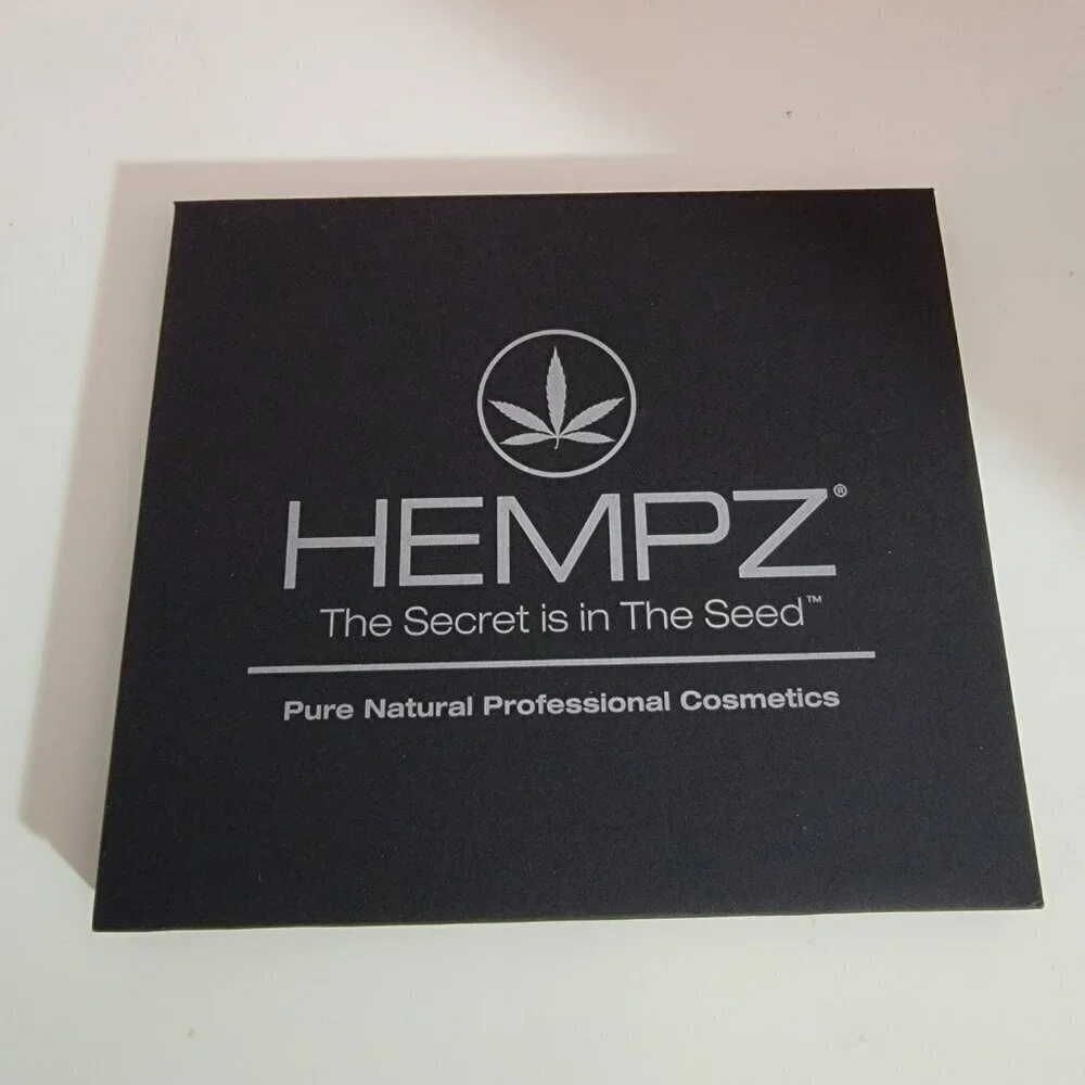 Hempz Pure Natural Compact Eye Shadow Blush Makeup Palette